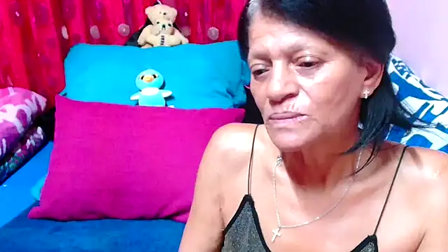 Snapshot of SLUTTYROXY chatting on 10-15-25, 06:35 SLUTTYROXY online show from 10-15-25, 06:35