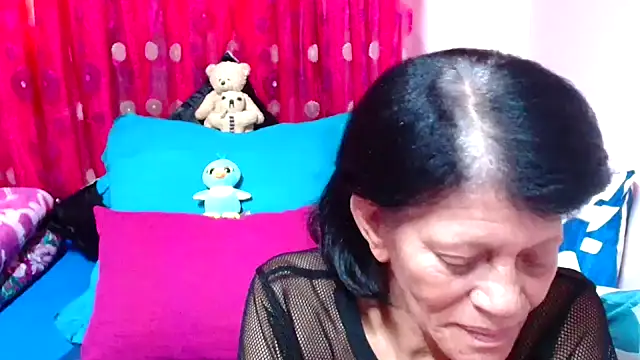 Snapshot of SLUTTYROXY chatting on 10-17-25, 06:38 SLUTTYROXY online show from 10-17-25, 06:38