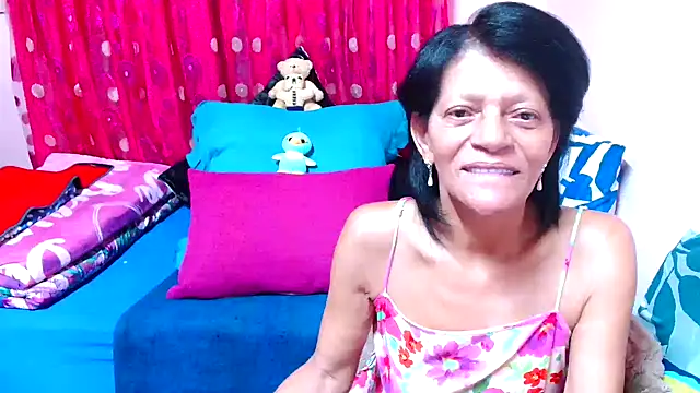 Snapshot of SLUTTYROXY chatting on 10-25-25, 05:40 SLUTTYROXY online show from 10-25-25, 05:40