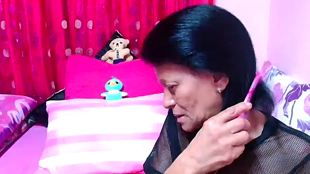 Snapshot of SLUTTYROXY chatting on 10-29-25, 06:53 SLUTTYROXY online show from 10-29-25, 06:53