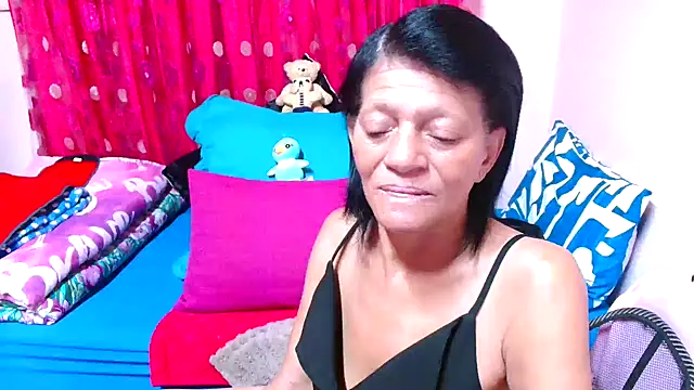 Snapshot of SLUTTYROXY chatting on 11-15-25, 05:20 SLUTTYROXY online show from 11-15-25, 05:20