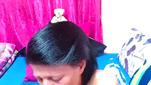 Snapshot of SLUTTYROXY chatting on 12-05-25, 07:10 SLUTTYROXY online show from 12-05-25, 07:10