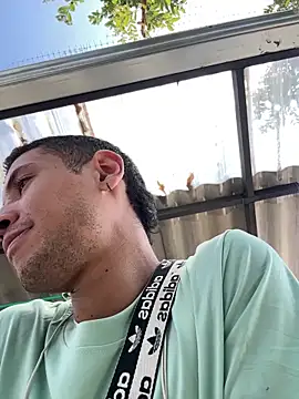 Snapshot of RetainedHound chatting on 12-14-25, 04:45 RetainedHound online show from 12-14-25, 04:45