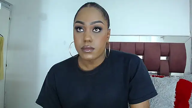 Snapshot of LoraineBigCockTs chatting on 11-21-25, 09:02 LoraineBigCockTs online show from 11-21-25, 09:02