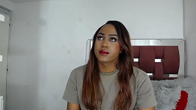 Snapshot of LoraineBigCockTs chatting on 11-27-25, 10:01 LoraineBigCockTs online show from 11-27-25, 10:01