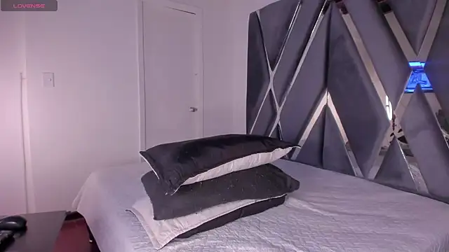 moonsweet1 online show from 09-18-25, 05:48