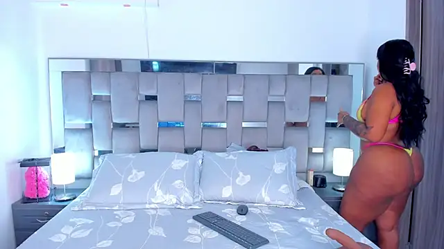 Cammiila online show from 12-18-25, 07:42