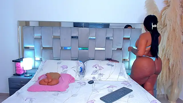 Cammiila online show from 04-28-26, 09:53