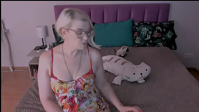 sabrinamacmarren online show from 02-07-25, 04:24