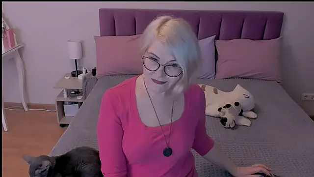 sabrinamacmarren online show from 03-09-25, 04:11