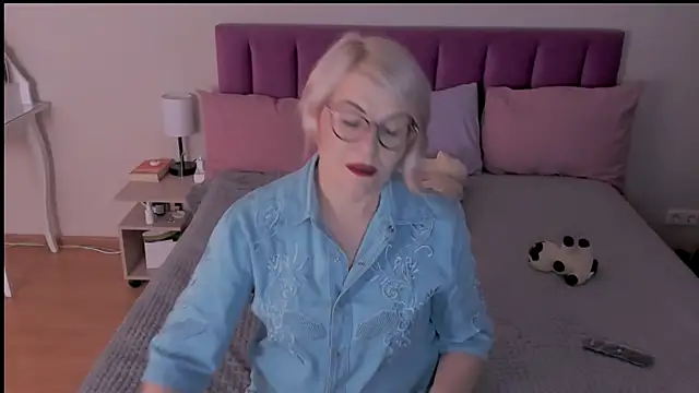 sabrinamacmarren online show from 03-21-25, 04:51