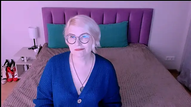 sabrinamacmarren online show from 09-23-25, 05:27