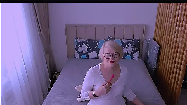 sabrinamacmarren online show from 04-12-26, 10:42