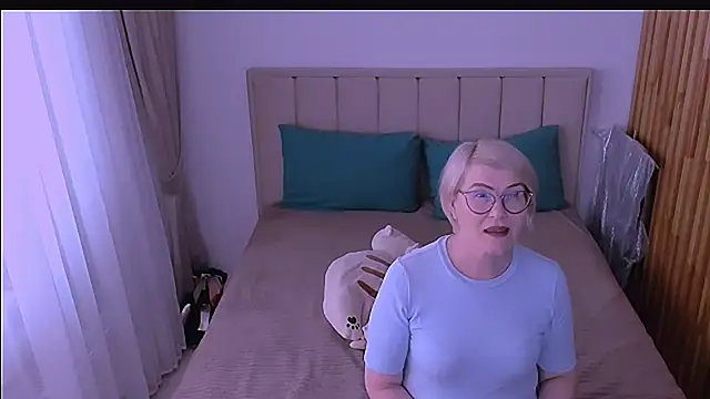 sabrinamacmarren online show from 04-25-26, 01:41