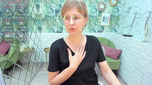 Snapshot of Paris_Cherry chatting on 12-20-25, 08:05 Paris Cherry online show from 12-20-25, 08:05