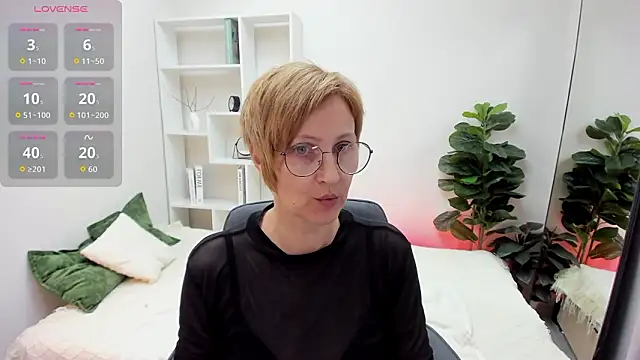 Snapshot of Paris_Cherry chatting on 03-21-26, 06:00 Paris Cherry online show from 03-21-26, 06:00