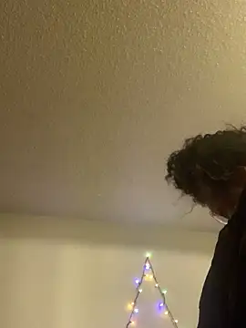 Snapshot of DezerayDelicious chatting on 12-23-24, 06:11 DezerayDelicious online show from 12-23-24, 06:11