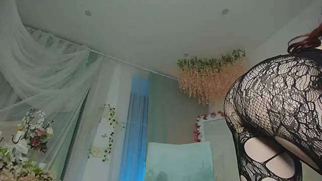 Snapshot of LilianKroft chatting on 02-13-25, 12:00 LilianKroft online show from 02-13-25, 12:00