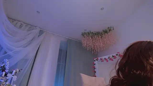 Snapshot of LilianKroft chatting on 02-27-25, 12:02 LilianKroft online show from 02-27-25, 12:02