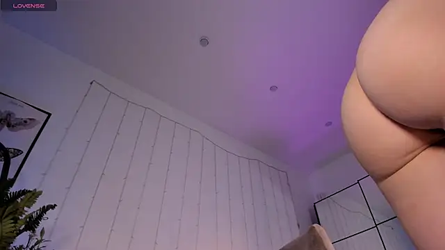 Snapshot of LilianKroft chatting on 09-12-25, 11:43 LilianKroft online show from 09-12-25, 11:43