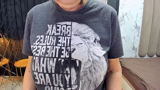 Snapshot of LindaPassionate chatting on 12-18-24, 08:31 LindaPassionate online show from 12-18-24, 08:31