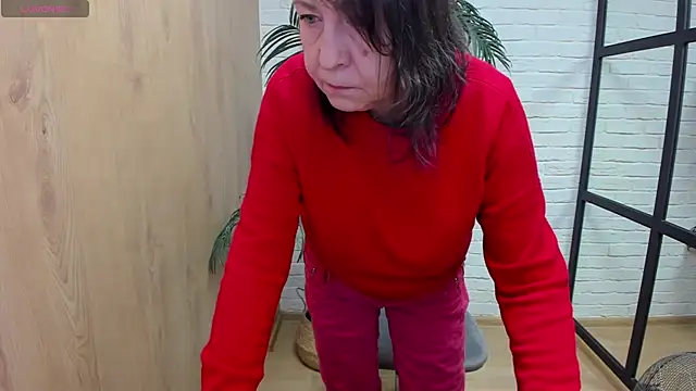 Snapshot of LindaPassionate chatting on 02-15-25, 05:19 LindaPassionate online show from 02-15-25, 05:19