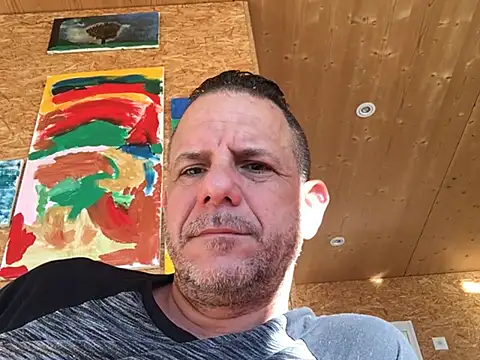 Snapshot of maxymloli chatting on 12-15-24, 09:24 maxymloli online show from 12-15-24, 09:24