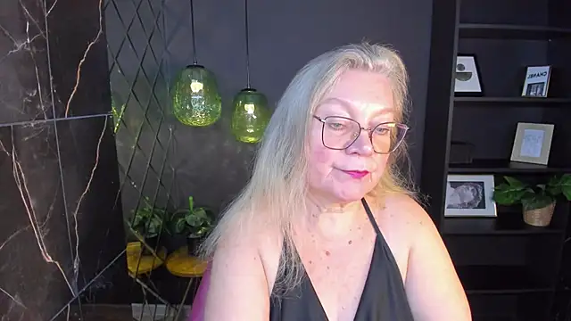 Snapshot of NataliMellow chatting on 11-18-25, 02:43 NataliMellow online show from 11-18-25, 02:43