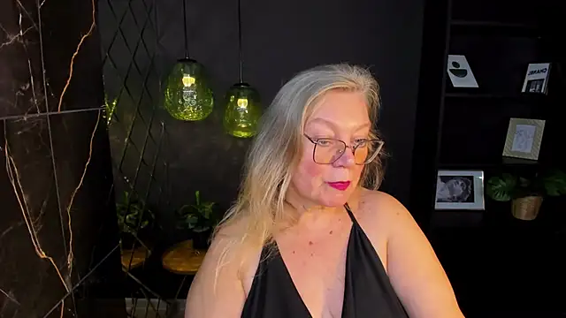 Snapshot of NataliMellow chatting on 11-21-25, 01:21 NataliMellow online show from 11-21-25, 01:21