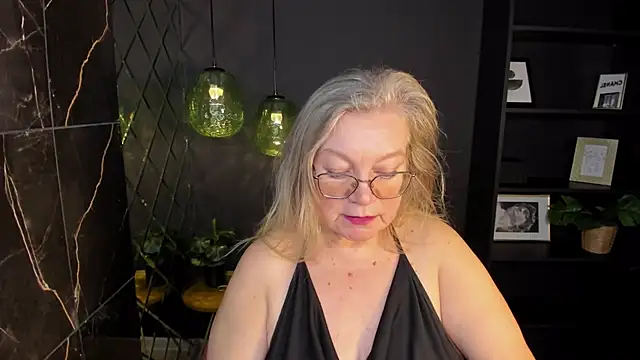 Snapshot of NataliMellow chatting on 11-23-25, 01:11 NataliMellow online show from 11-23-25, 01:11