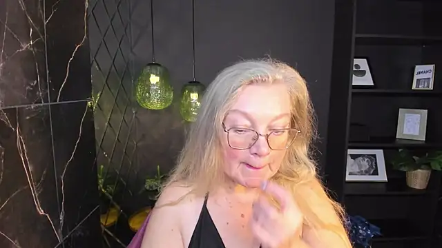 Snapshot of NataliMellow chatting on 12-16-25, 01:16 NataliMellow online show from 12-16-25, 01:16