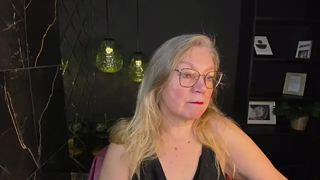 Snapshot of NataliMellow chatting on 12-19-25, 01:18 NataliMellow online show from 12-19-25, 01:18