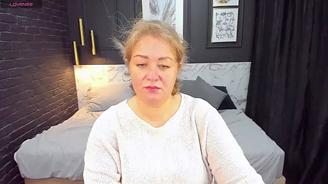 Snapshot of JenniferLight chatting on 01-18-25, 01:08 JenniferLight online show from 01-18-25, 01:08