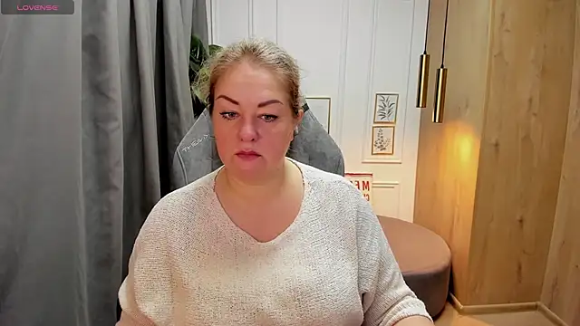 Snapshot of JenniferLight chatting on 01-20-25, 07:14 JenniferLight online show from 01-20-25, 07:14