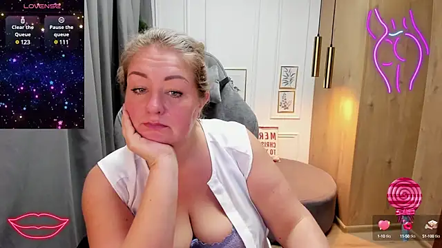 Snapshot of JenniferLight chatting on 01-21-25, 01:18 JenniferLight online show from 01-21-25, 01:18