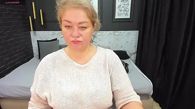 Snapshot of JenniferLight chatting on 02-03-25, 08:13 JenniferLight online show from 02-03-25, 08:13