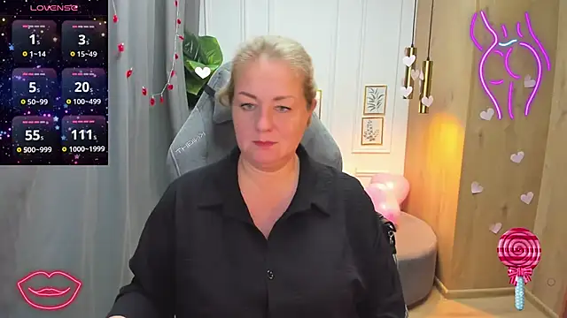 Snapshot of JenniferLight chatting on 02-15-25, 04:47 JenniferLight online show from 02-15-25, 04:47