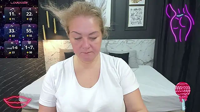 Snapshot of JenniferLight chatting on 03-07-25, 08:33 JenniferLight online show from 03-07-25, 08:33