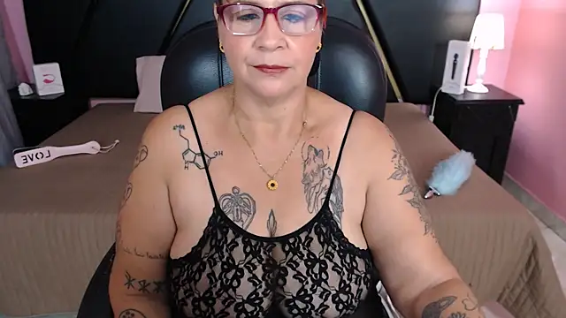 Snapshot of laura_riley chatting on 02-08-25, 11:55 laura riley online show from 02-08-25, 11:55