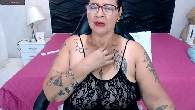 Snapshot of laura_riley chatting on 03-22-25, 11:21 laura riley online show from 03-22-25, 11:21