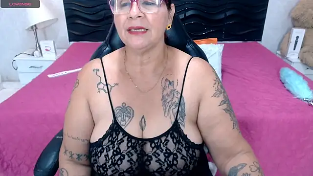 Snapshot of laura_riley chatting on 03-22-25, 02:25 laura riley online show from 03-22-25, 02:25