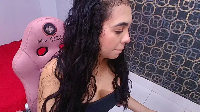 Snapshot of sarakaisy chatting on 02-01-25, 12:05 sarakaisy online show from 02-01-25, 12:05