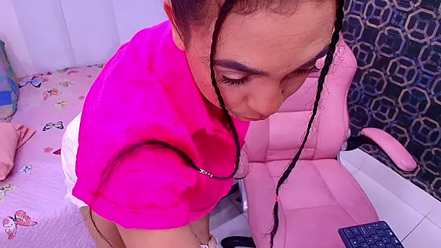 Snapshot of sarakaisy chatting on 02-27-25, 12:02 sarakaisy online show from 02-27-25, 12:02