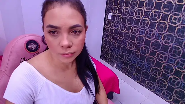 Snapshot of sarakaisy chatting on 03-05-25, 12:00 sarakaisy online show from 03-05-25, 12:00