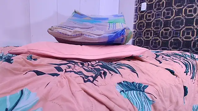 Snapshot of sarakaisy chatting on 03-11-25, 06:08 sarakaisy online show from 03-11-25, 06:08