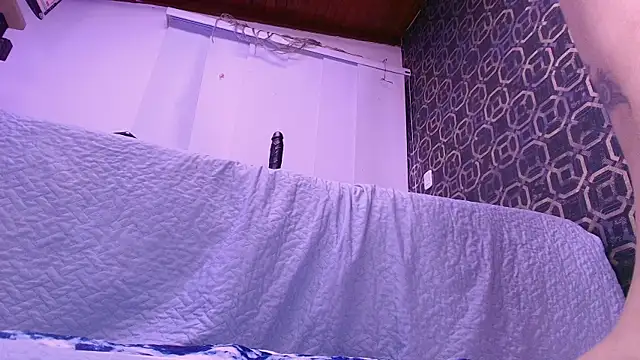 Snapshot of sarakaisy chatting on 10-21-25, 12:06 sarakaisy online show from 10-21-25, 12:06