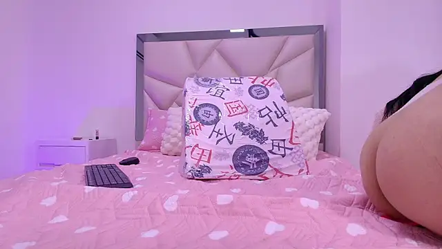 Snapshot of sarakaisy chatting on 10-27-25, 01:15 sarakaisy online show from 10-27-25, 01:15