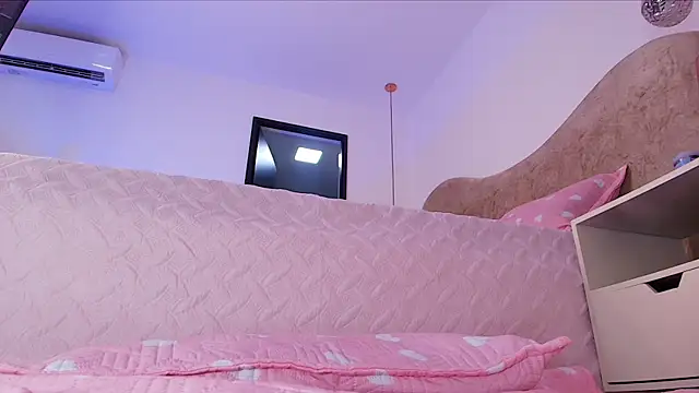 Snapshot of sarakaisy chatting on 11-08-25, 12:05 sarakaisy online show from 11-08-25, 12:05