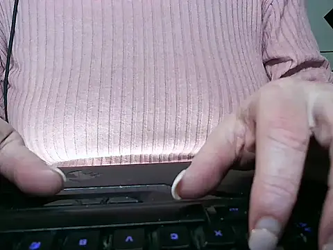 Snapshot of heidi60 chatting on 12-04-24, 07:01 heidi60 online show from 12-04-24, 07:01