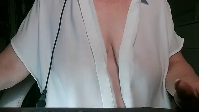 Snapshot of heidi60 chatting on 02-02-25, 01:30 heidi60 online show from 02-02-25, 01:30